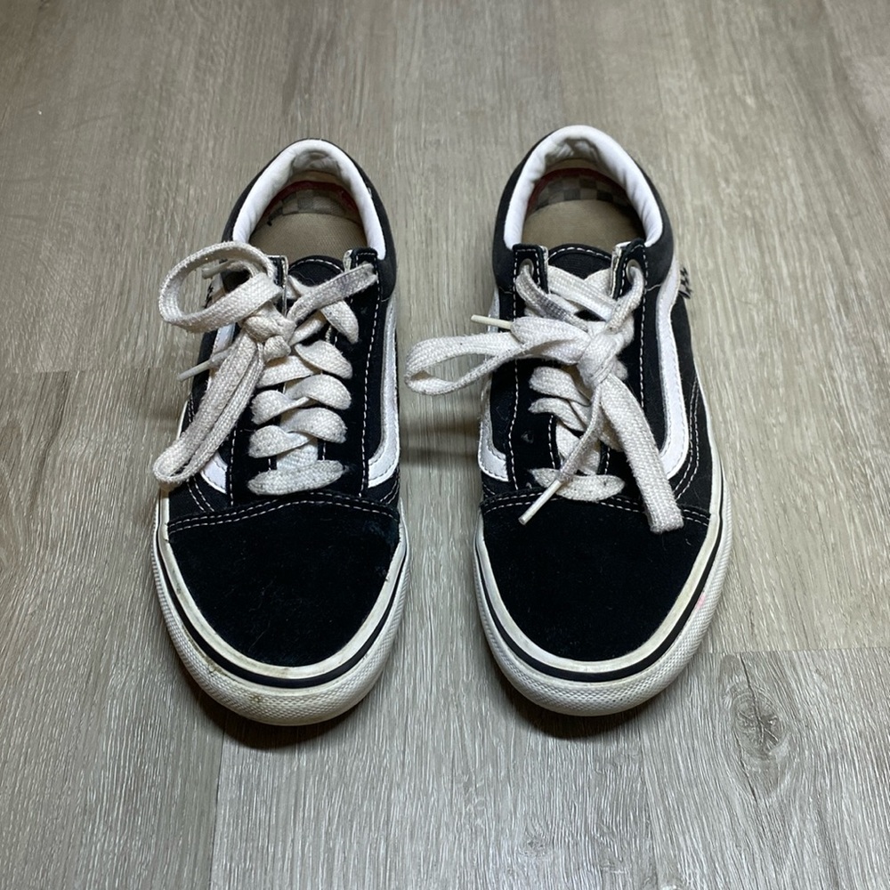 Men’s van black and white size 5 shoe